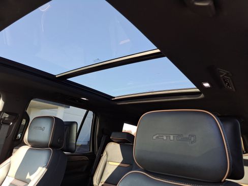 Used 2023 GMC Yukon AT4 w/ AT4 Premium Package image 17