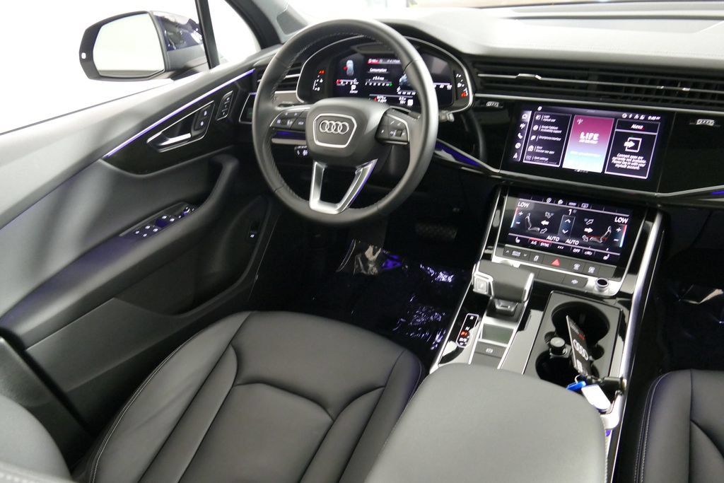 Used 2025 Audi Q7 2.0T Premium w/ Convenience Plus Package AWD/4WD image 25
