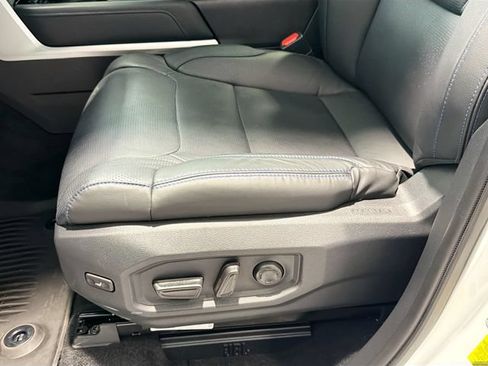 Used 2025 Toyota Tundra Platinum AWD/4WD image 17