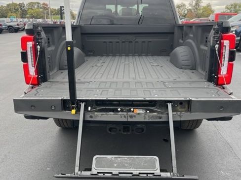 Used 2024 Ford F250 Platinum image 35