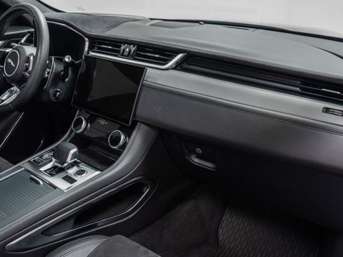Used 2023 Jaguar F-PACE SVR image 14