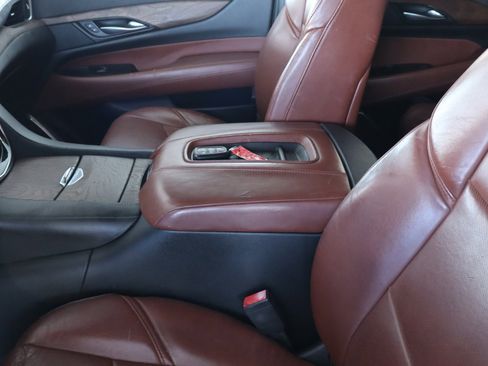 Used 2015 Cadillac Escalade Premium image 17