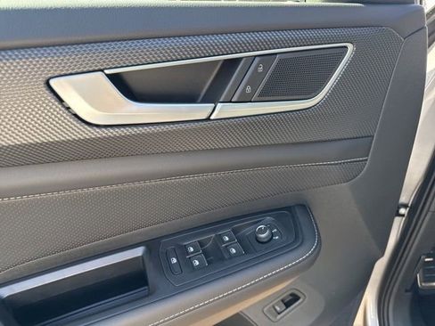 Used 2024 Volkswagen Atlas Cross Sport SEL R-Line image 9