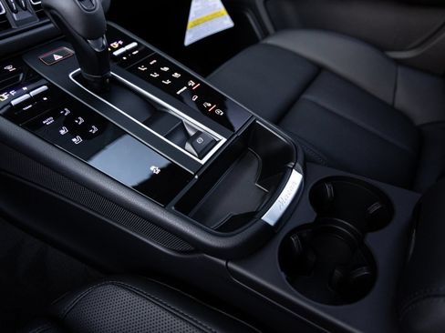 Certified 2026 Porsche Macan AWD/4WD image 19