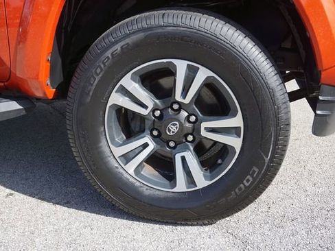 Used 2016 Toyota Tacoma TRD Sport w/ Premium & Technology Package RWD image 16