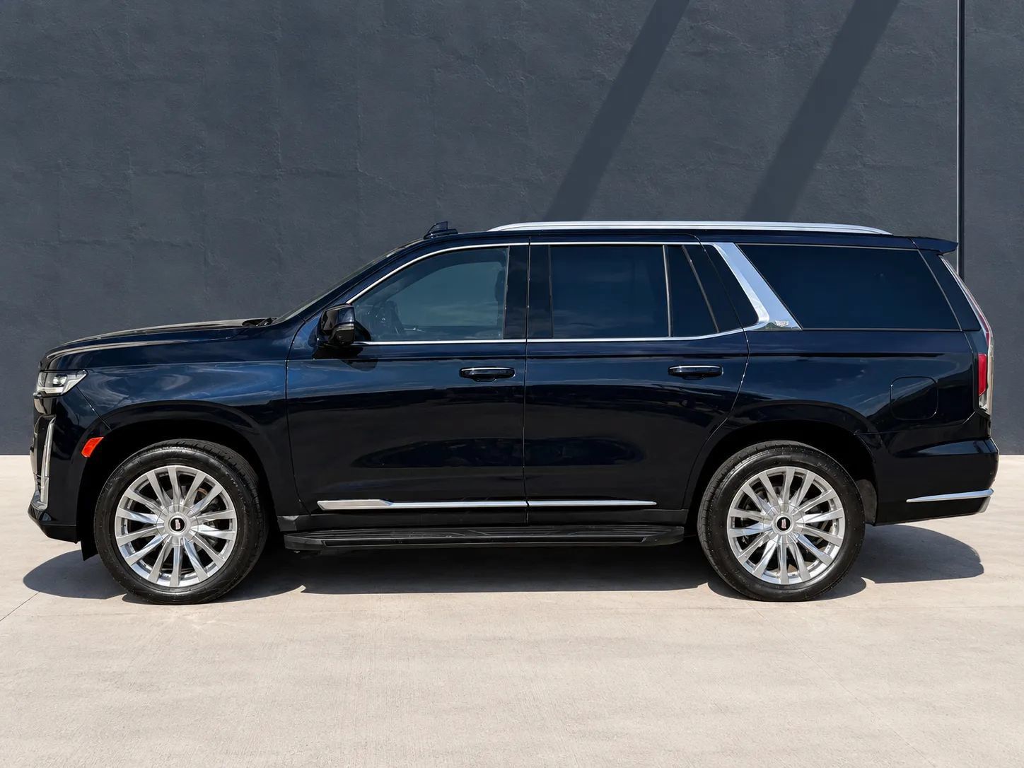 Used 2022 Cadillac Escalade Luxury w/ LPO, Floor Liner Package AWD/4WD image 5