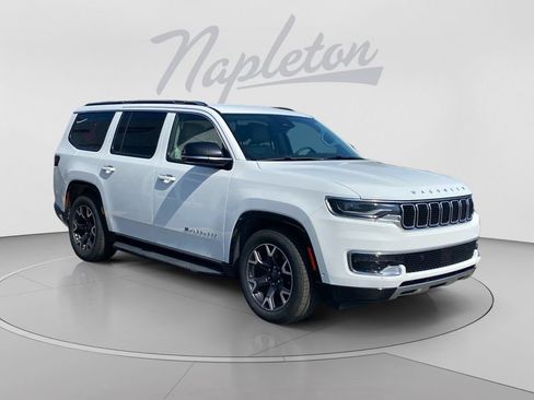 Used 2024 Jeep Wagoneer Series III AWD/4WD image 8