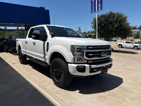 Used 2022 Ford F350 Platinum w/ Tremor Off-Road Package AWD/4WD image 2