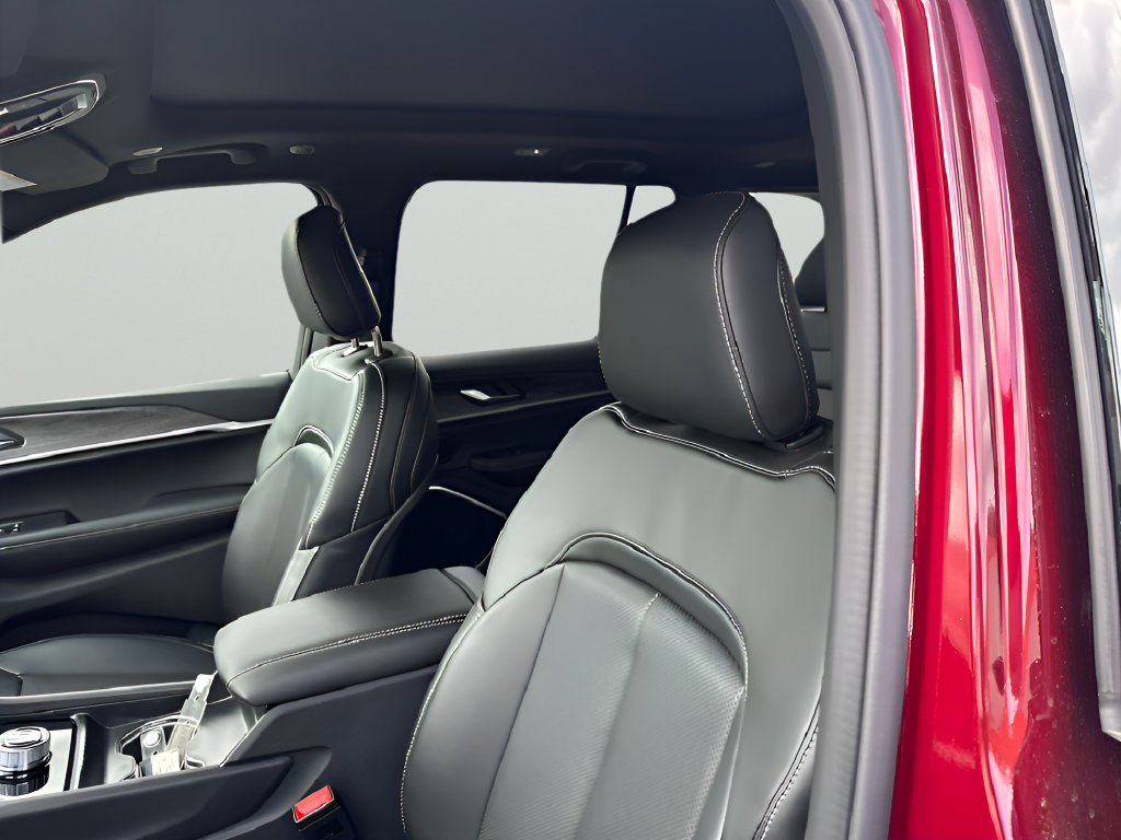 New 2026 Jeep Grand Cherokee Limited w/ Luxury Tech Group II RWD image 27