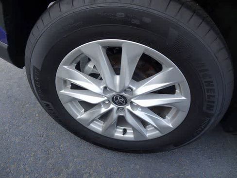 Used 2025 Toyota Corolla Cross LE image 26