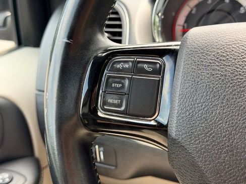 Used 2017 Dodge Grand Caravan SXT FWD image 10