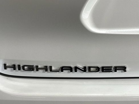 Used 2023 Toyota Highlander L AWD/4WD image 24
