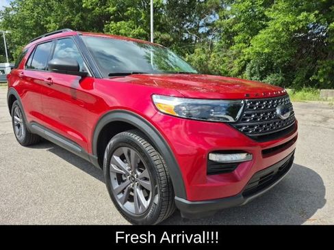 Used 2021 Ford Explorer XLT w/ Equipment Group 202A AWD/4WD image 4