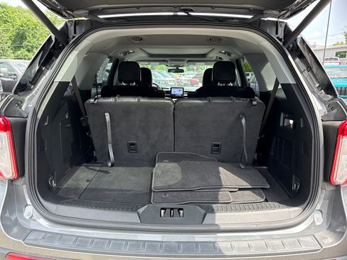 Used 2022 Ford Explorer XLT w/ Equipment Group 202A AWD/4WD image 27