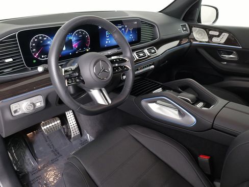Used 2025 Mercedes-Benz GLS 450 4MATIC image 26