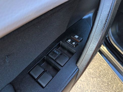 Used 2016 Toyota Corolla LE FWD image 12