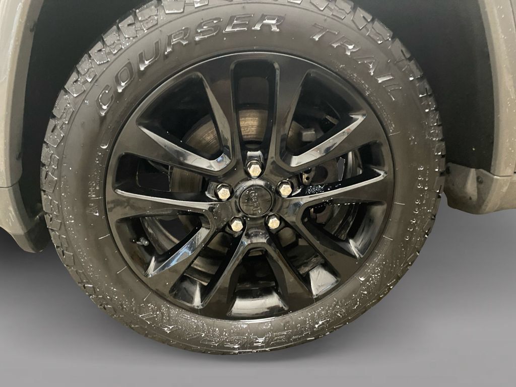 Used 2020 Jeep Grand Cherokee Altitude AWD/4WD image 8