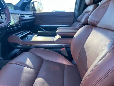 New 2026 Lincoln Navigator L Reserve AWD/4WD image 18