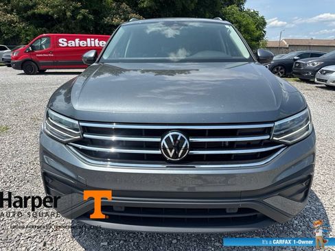 Used 2023 Volkswagen Tiguan SE w/ Panoramic Sunroof Package FWD image 8