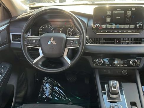 Used 2024 Mitsubishi Outlander SE FWD image 4