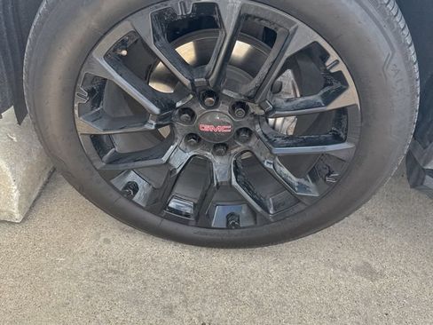 Used 2022 GMC Yukon SLT RWD image 2