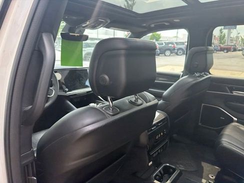 Used 2022 Jeep Wagoneer Series III w/ Premium Group I AWD/4WD image 13