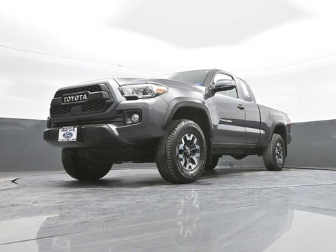 Used 2018 Toyota Tacoma TRD Off-Road image 36