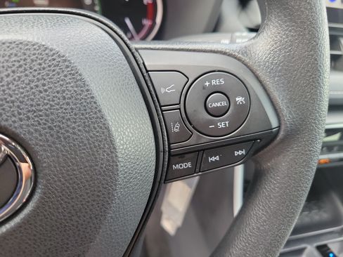 Used 2025 Toyota RAV4 LE FWD image 27