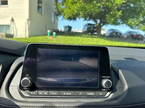 Used 2025 Nissan Rogue SV w/ SV Premium Package FWD image 29