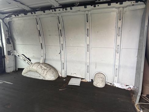 Used 2008 Chevrolet Express 2500 image 8