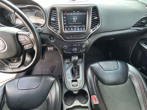 Used 2020 Jeep Cherokee Trailhawk w/ Comfort/Convenience Group AWD/4WD image 19
