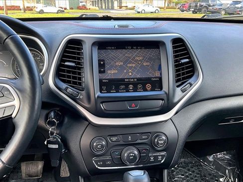 Used 2016 Jeep Cherokee Trailhawk w/ Leather Interior Group image 8