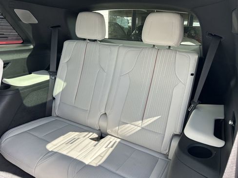 New 2026 Cadillac Vistiq Luxury image 18