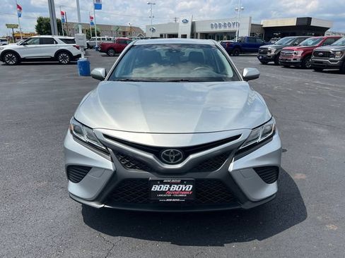 Used 2018 Toyota Camry SE FWD image 2