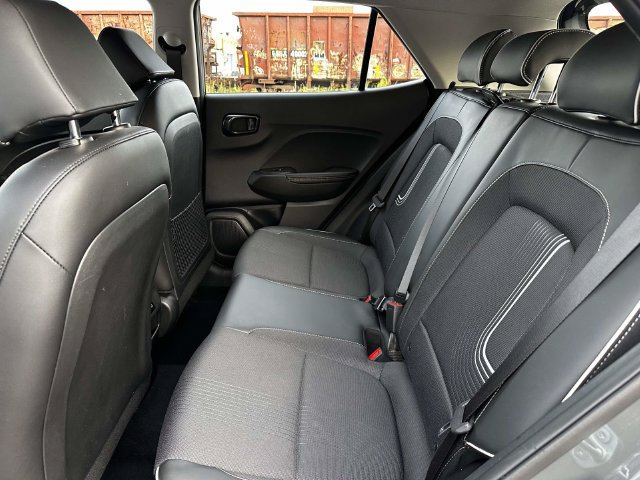 Used 2025 Hyundai Venue Limited FWD image 20