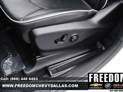 Used 2025 Chrysler Pacifica Limited image 32