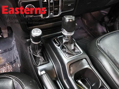 Used 2022 Jeep Wrangler Unlimited Sahara w/ Cold Weather Group AWD/4WD image 13