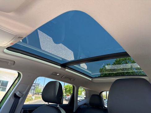 Used 2025 Volkswagen Taos SE AWD/4WD image 23