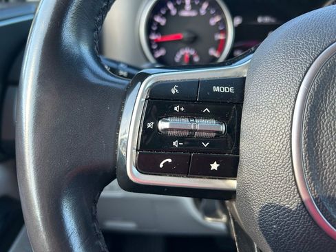 Used 2022 Kia Carnival LX FWD image 21