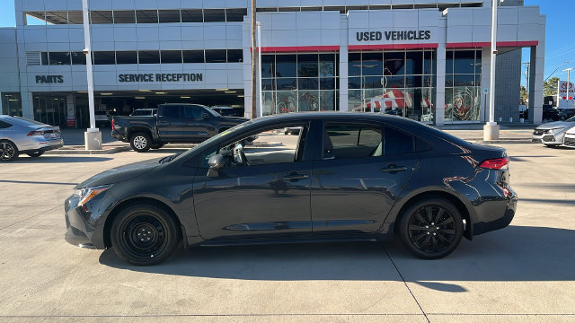 Used 2025 Toyota Corolla LE FWD image 3