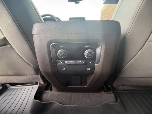 Used 2022 Chevrolet Suburban LT w/ Luxury Package image 17