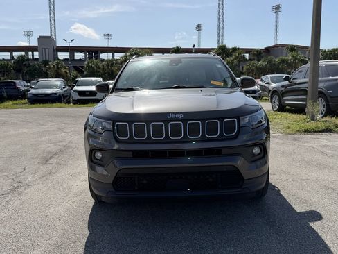 Used 2022 Jeep Compass Latitude w/ Convenience Group AWD/4WD image 3