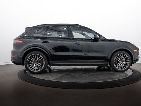 Certified 2023 Porsche Cayenne S AWD/4WD image 8