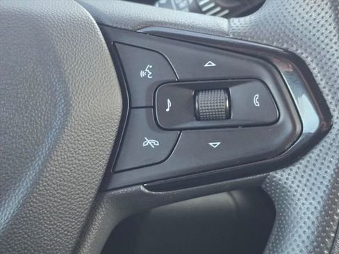 Certified 2025 Chevrolet Trax LT image 30