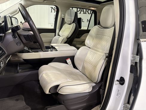 Used 2023 Lincoln Navigator Black Label image 9