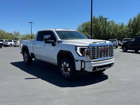 Used 2025 GMC Sierra 3500 Denali w/ Denali Reserve Package AWD/4WD image 9