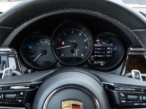 Certified 2023 Porsche Macan AWD/4WD image 14