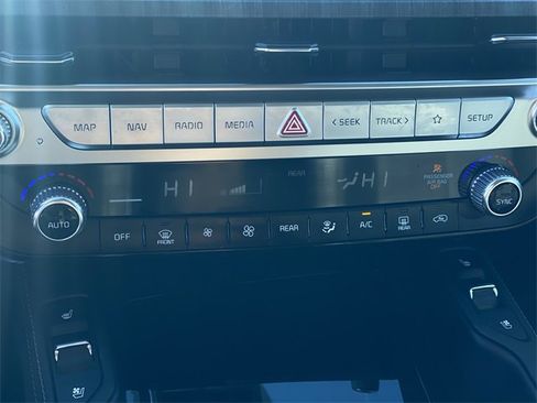 Used 2025 Kia Telluride EX image 16