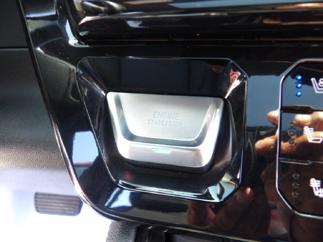 Used 2025 GMC Sierra 3500 AT4 w/ AT4 Premium Plus Package AWD/4WD image 19