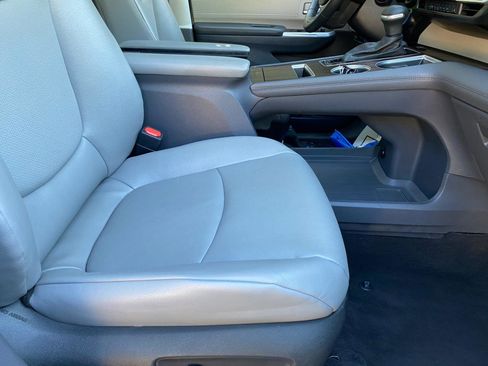 Used 2023 Toyota Sienna XLE image 55